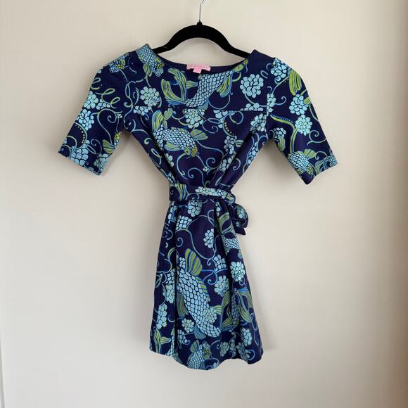 Lilly Pulitzer Jonah Mini Dress Blue Green Koi Fish Tie Waist Short Sleeve Sz M - Picture 1 of 6